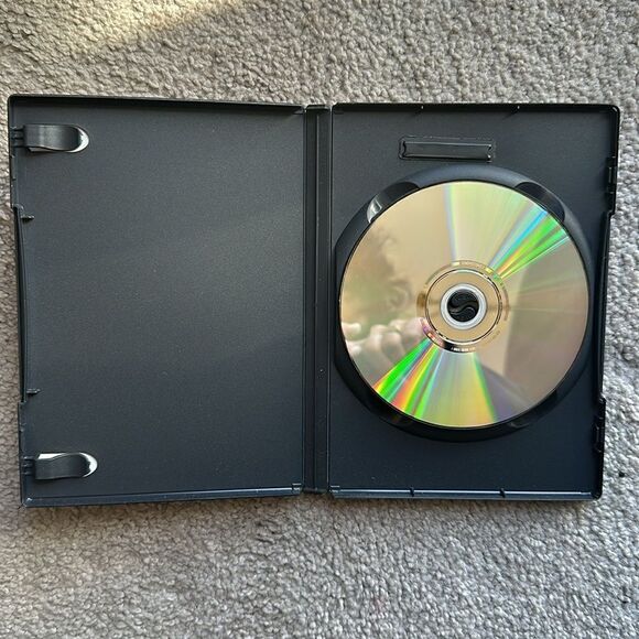 “Dark World” DVD! - Picture 4 of 5